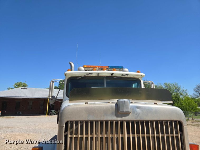 image for item ET5167 1992 International 9300 water truck