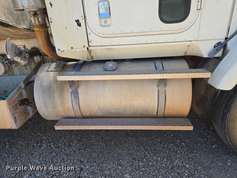 image for item ET5167 1992 International 9300 water truck