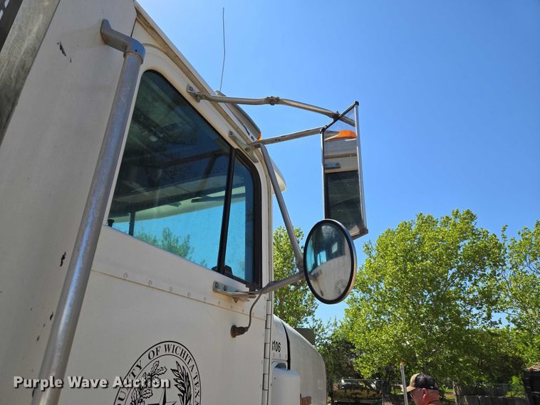 image for item ET5167 1992 International 9300 water truck