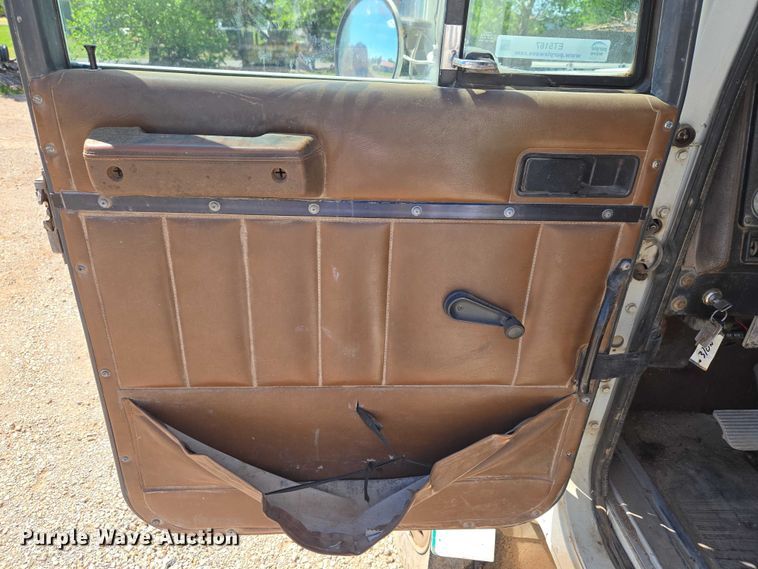 image for item ET5167 1992 International 9300 water truck