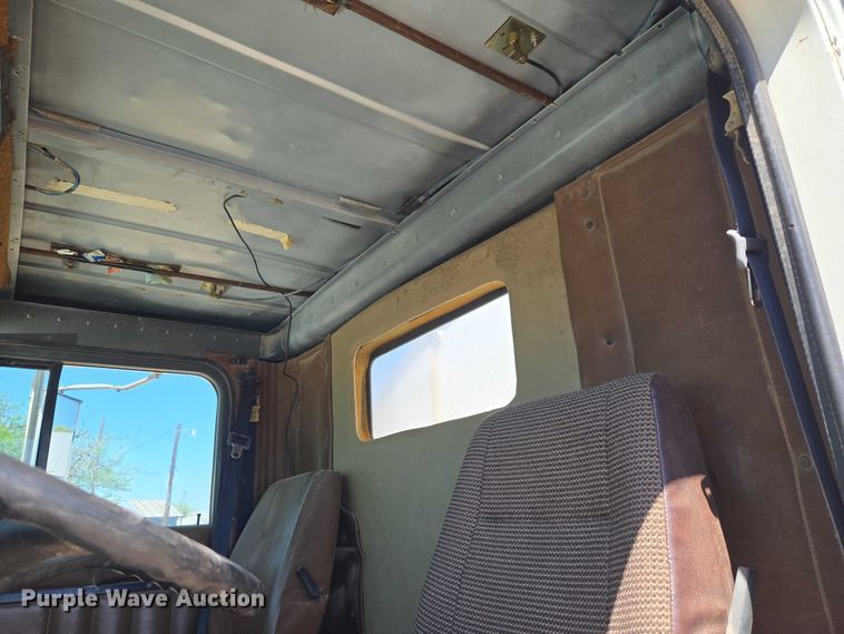 image for item ET5167 1992 International 9300 water truck