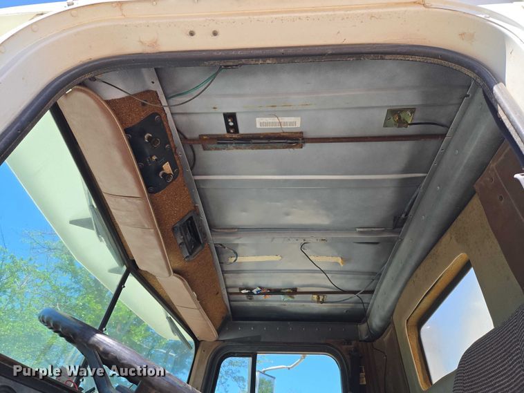 image for item ET5167 1992 International 9300 water truck
