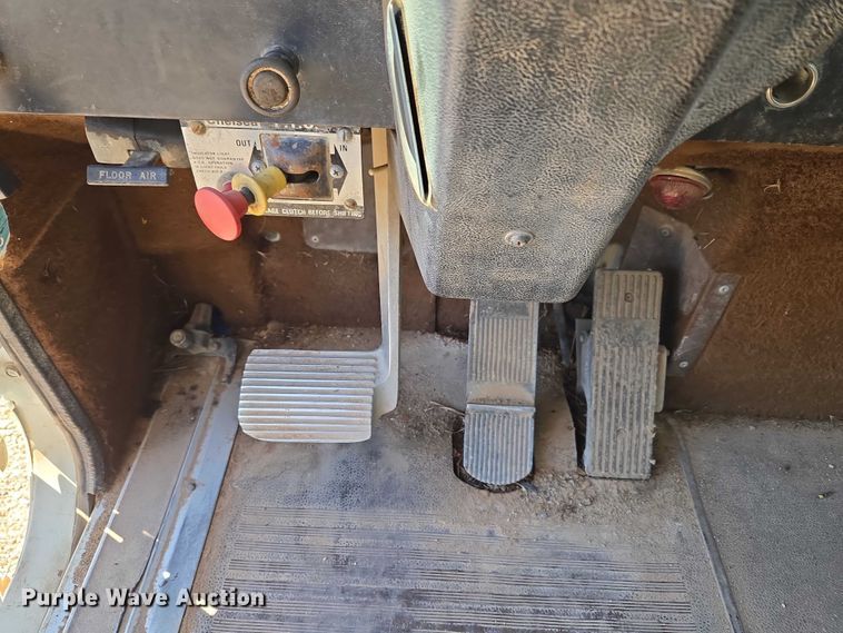 image for item ET5167 1992 International 9300 water truck