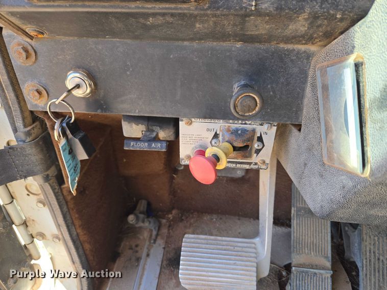 image for item ET5167 1992 International 9300 water truck
