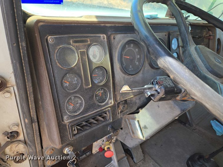 image for item ET5167 1992 International 9300 water truck