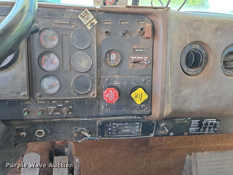 image for item ET5167 1992 International 9300 water truck