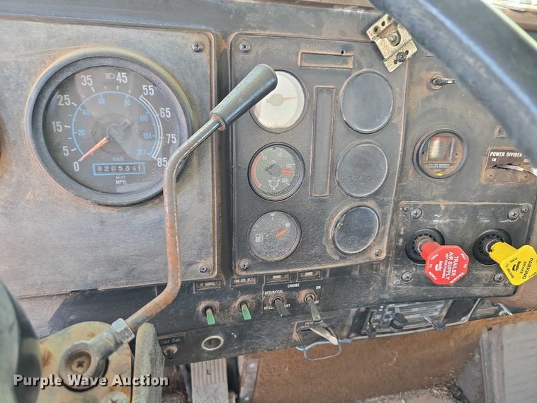 image for item ET5167 1992 International 9300 water truck