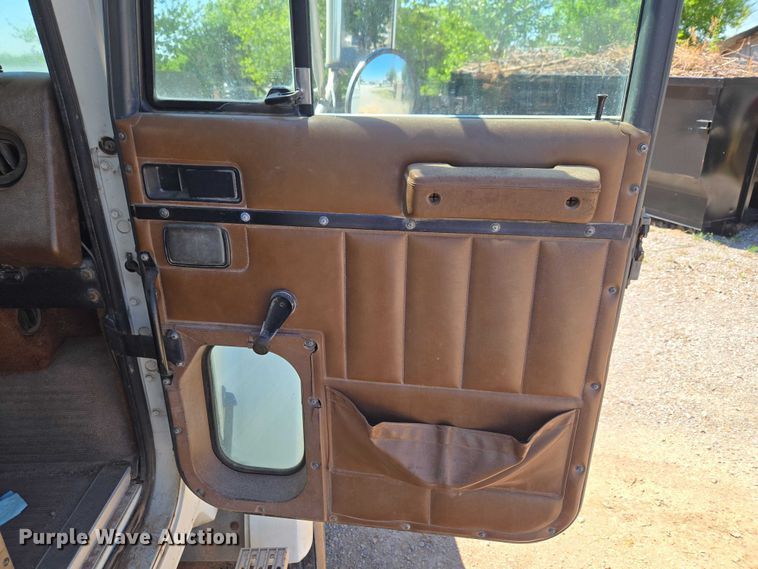 image for item ET5167 1992 International 9300 water truck