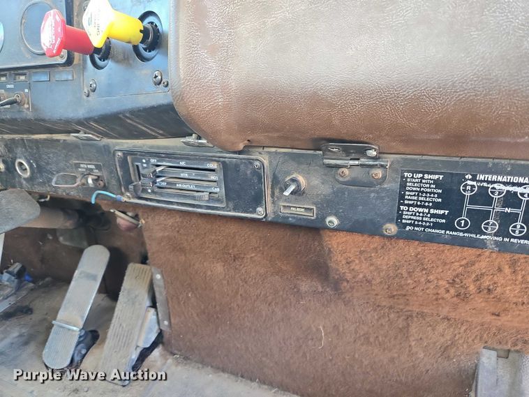 image for item ET5167 1992 International 9300 water truck
