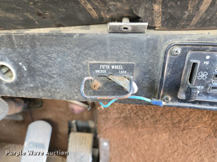 image for item ET5167 1992 International 9300 water truck