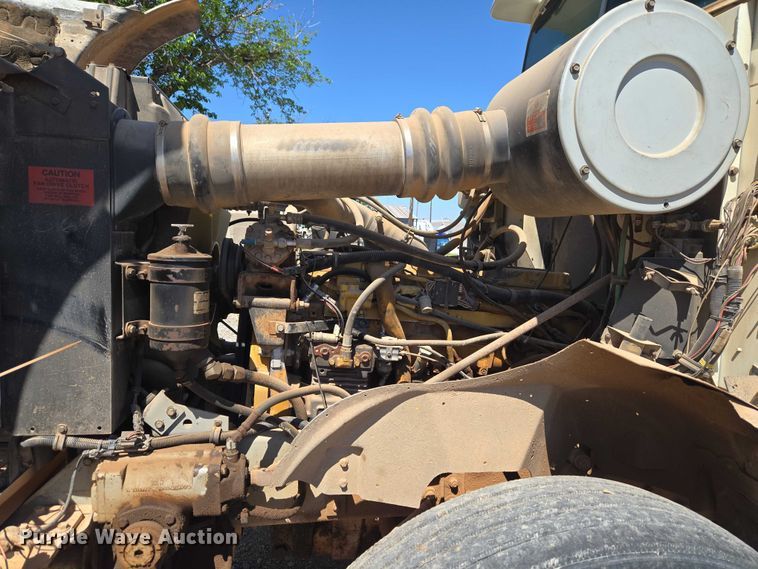 image for item ET5167 1992 International 9300 water truck