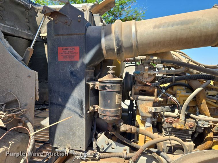 image for item ET5167 1992 International 9300 water truck