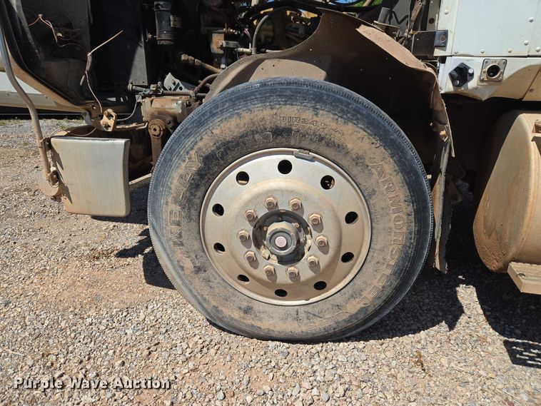 image for item ET5167 1992 International 9300 water truck