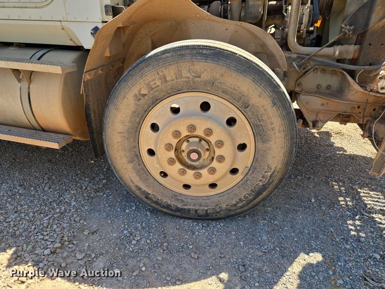 image for item ET5167 1992 International 9300 water truck