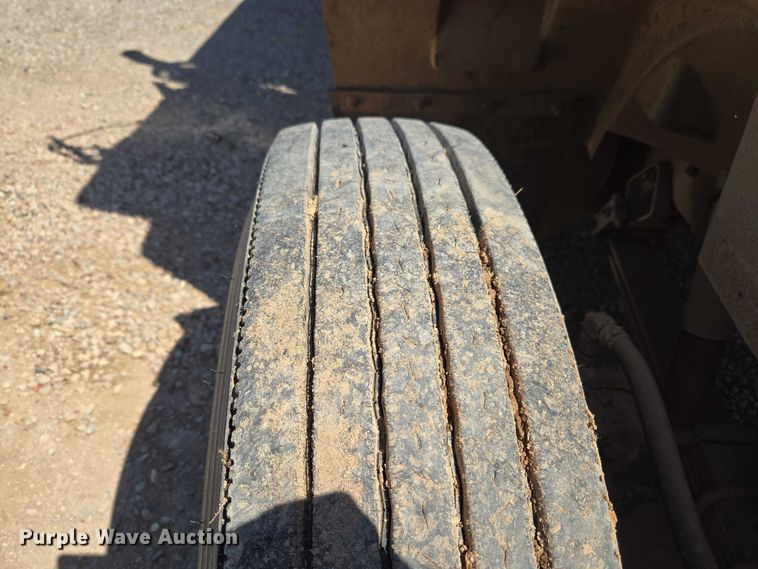 image for item ET5167 1992 International 9300 water truck