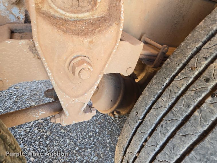 image for item ET5167 1992 International 9300 water truck