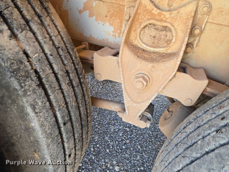 image for item ET5167 1992 International 9300 water truck