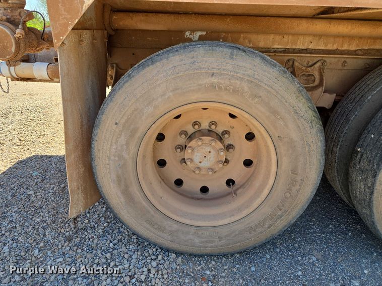image for item ET5167 1992 International 9300 water truck