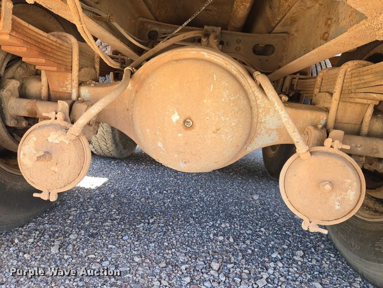 image for item ET5167 1992 International 9300 water truck