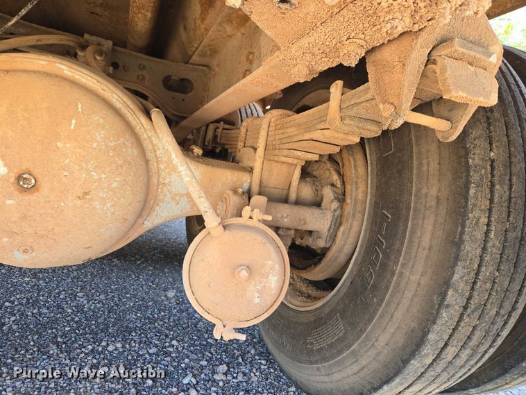 image for item ET5167 1992 International 9300 water truck