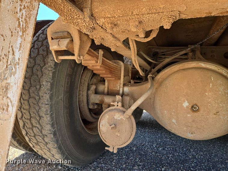 image for item ET5167 1992 International 9300 water truck