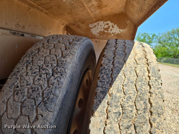 image for item ET5167 1992 International 9300 water truck