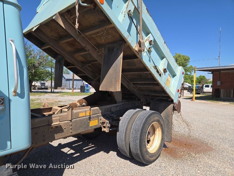 image for item ET5168 2000 International 4700 dump truck