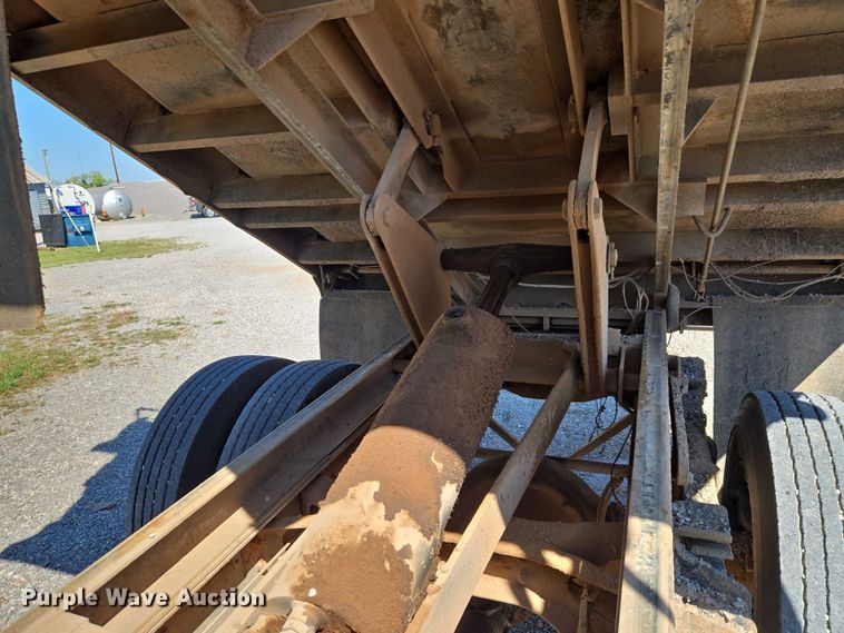 image for item ET5168 2000 International 4700 dump truck