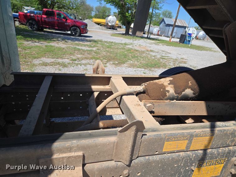 image for item ET5168 2000 International 4700 dump truck