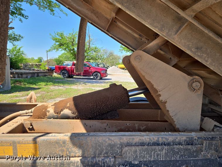 image for item ET5168 2000 International 4700 dump truck