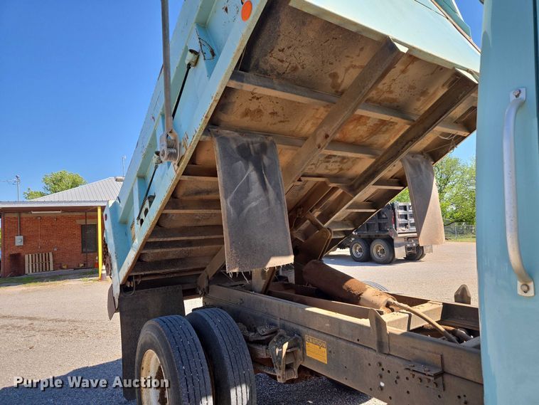 image for item ET5168 2000 International 4700 dump truck