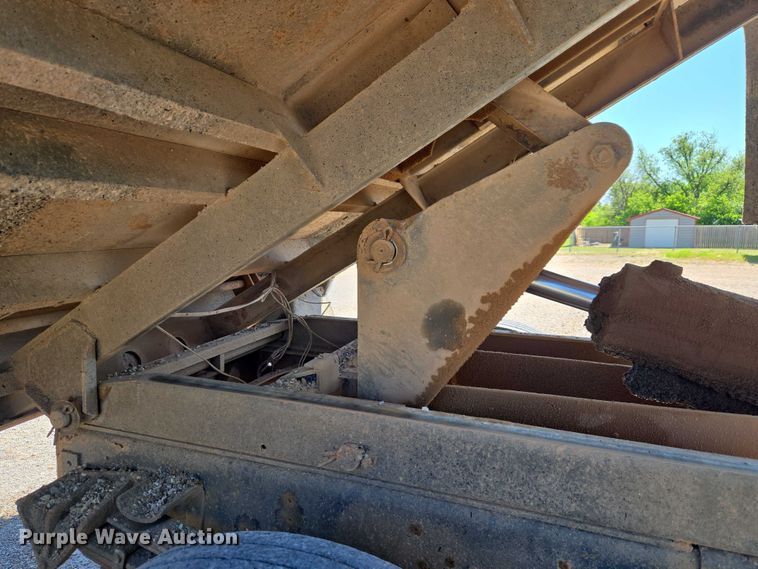 image for item ET5168 2000 International 4700 dump truck