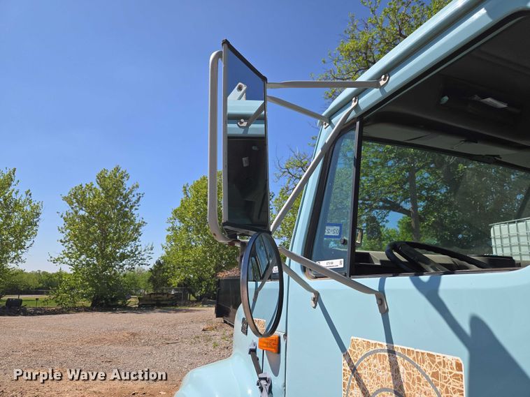 image for item ET5168 2000 International 4700 dump truck