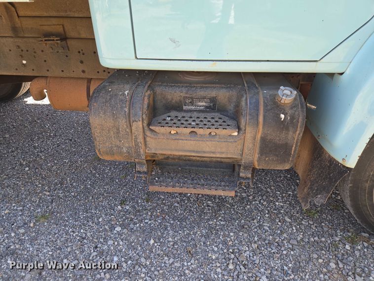 image for item ET5168 2000 International 4700 dump truck