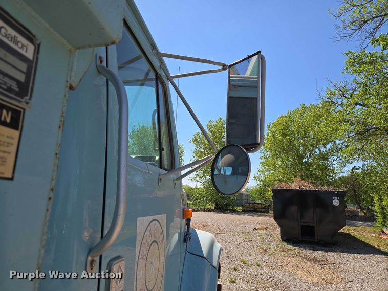 image for item ET5168 2000 International 4700 dump truck