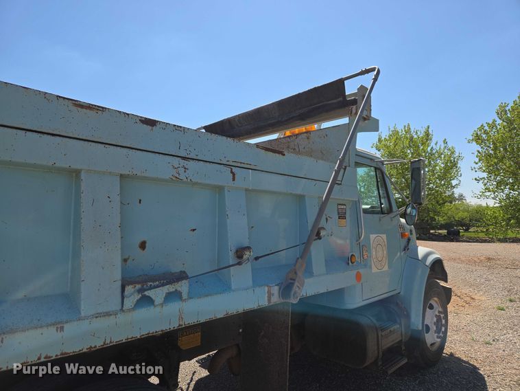 image for item ET5168 2000 International 4700 dump truck