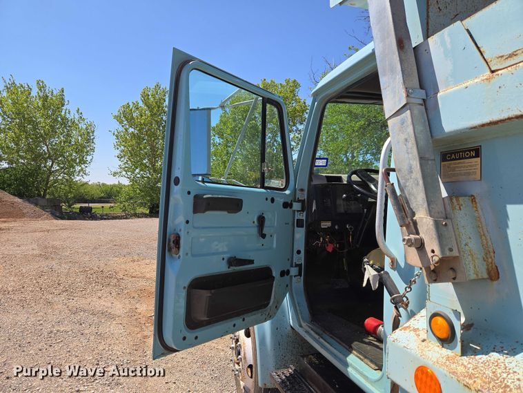 image for item ET5168 2000 International 4700 dump truck