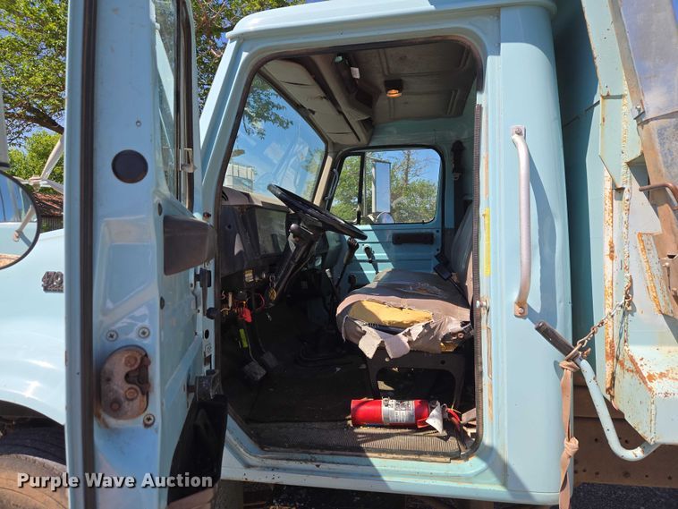 image for item ET5168 2000 International 4700 dump truck