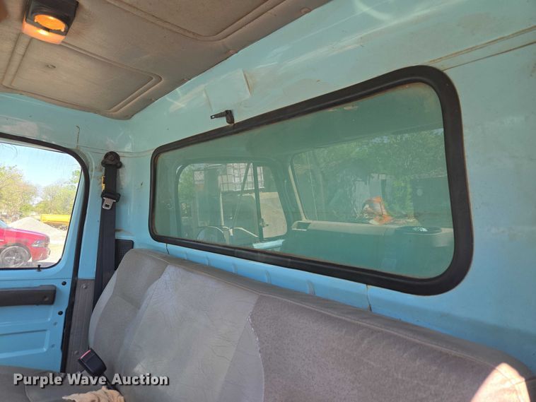 image for item ET5168 2000 International 4700 dump truck
