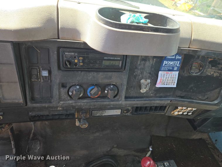image for item ET5168 2000 International 4700 dump truck