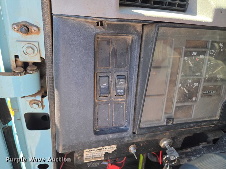 image for item ET5168 2000 International 4700 dump truck