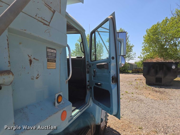image for item ET5168 2000 International 4700 dump truck