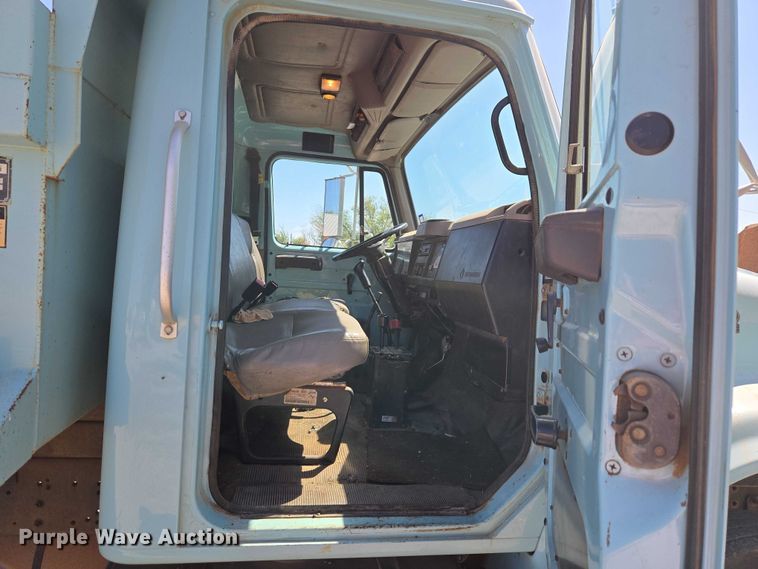 image for item ET5168 2000 International 4700 dump truck