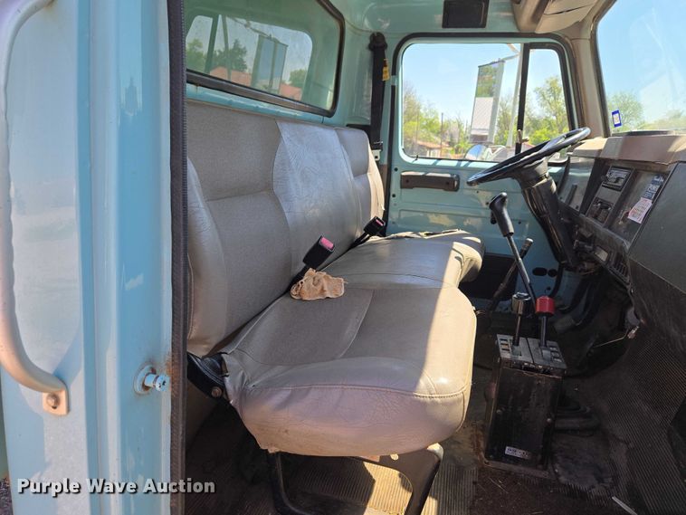 image for item ET5168 2000 International 4700 dump truck