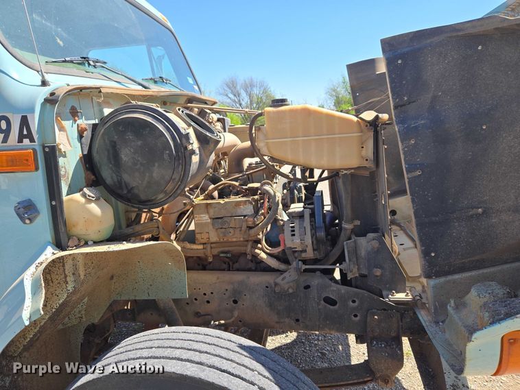image for item ET5168 2000 International 4700 dump truck