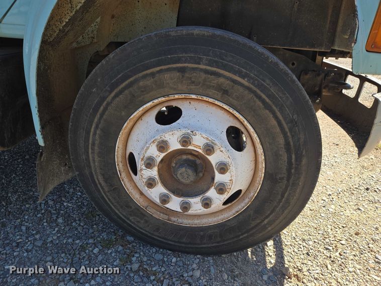 image for item ET5168 2000 International 4700 dump truck