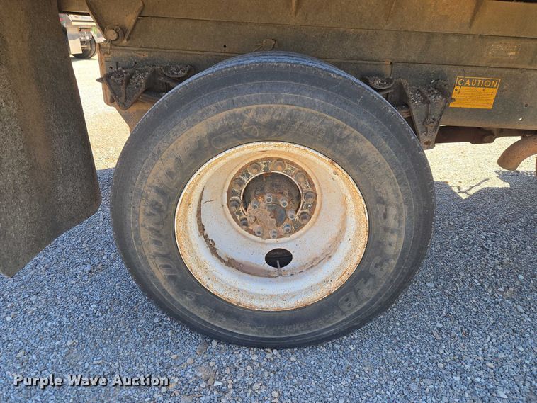 image for item ET5168 2000 International 4700 dump truck
