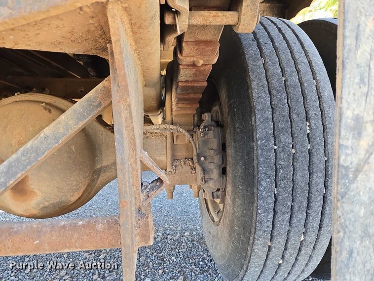 image for item ET5168 2000 International 4700 dump truck