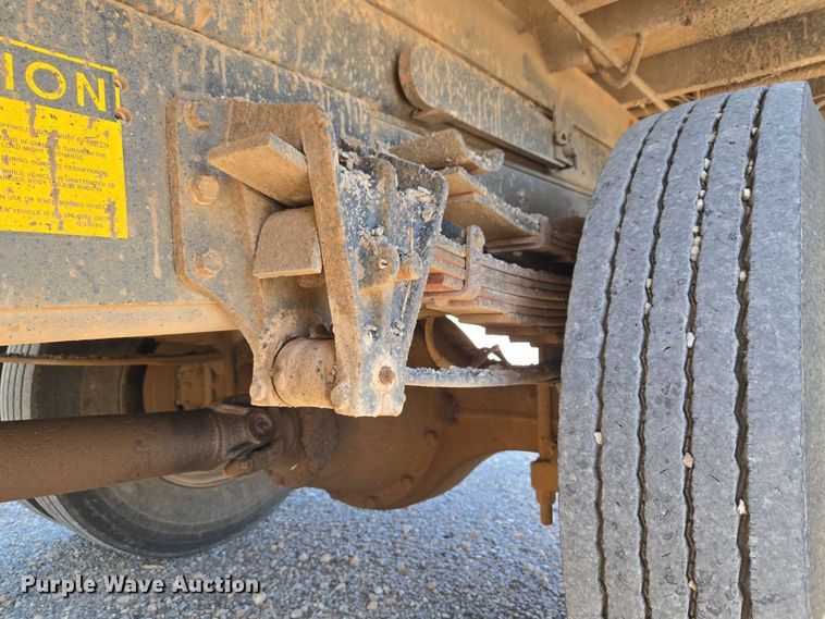 image for item ET5168 2000 International 4700 dump truck
