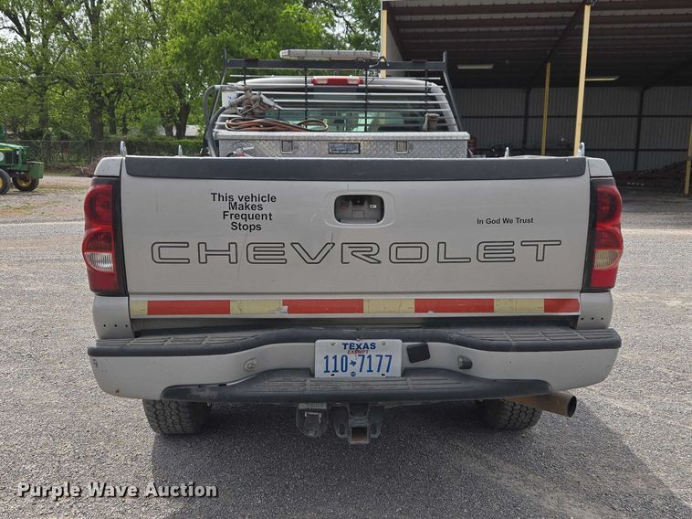 image for item ET5173 2006 Chevrolet Silverado 2500HD Ext. Cab pickup truck